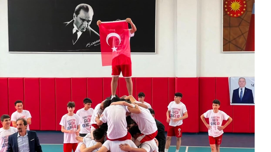 19 MAYIS ATATÜRK'Ü ANMA GENÇLİK VE SPOR BAYRAMI KALKANDEREDE BÜYÜK BİR COŞKUYLA KUTLANDI